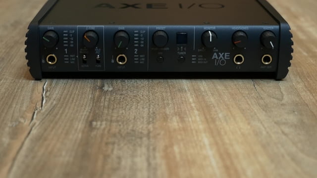 IK Multimedia AXE I/O – Thomann United States